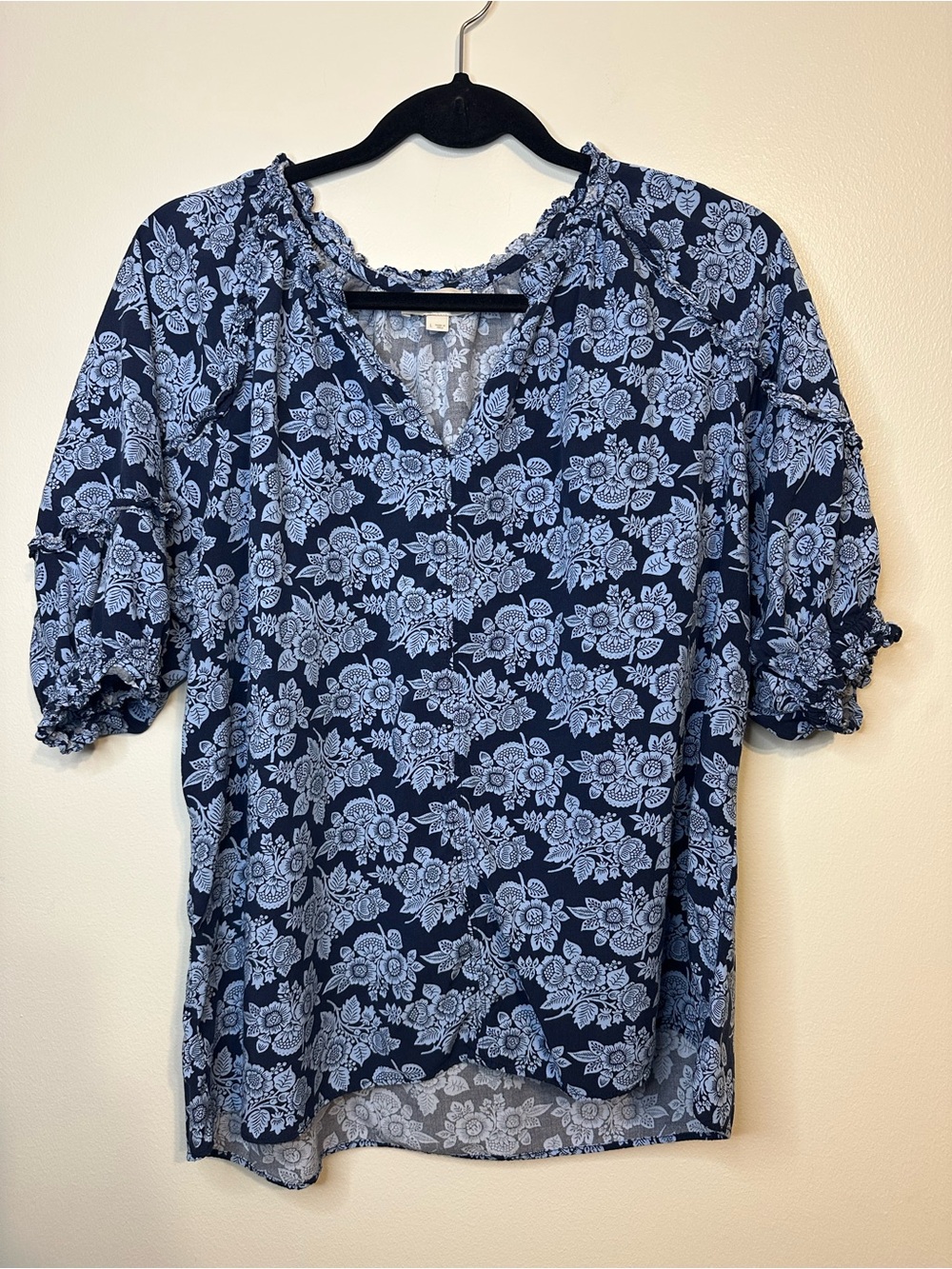 Loft Women's Navy Blue Floral V-Neck Blouse